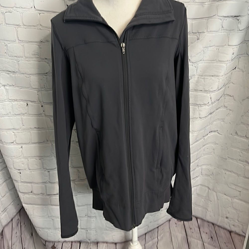 Lululemon Jacket - Full Zip - Vented Packable Nylon Reflective - 10